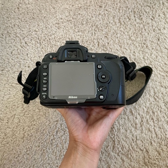 Nikon D90 DSLR camera - Picture 4 of 8